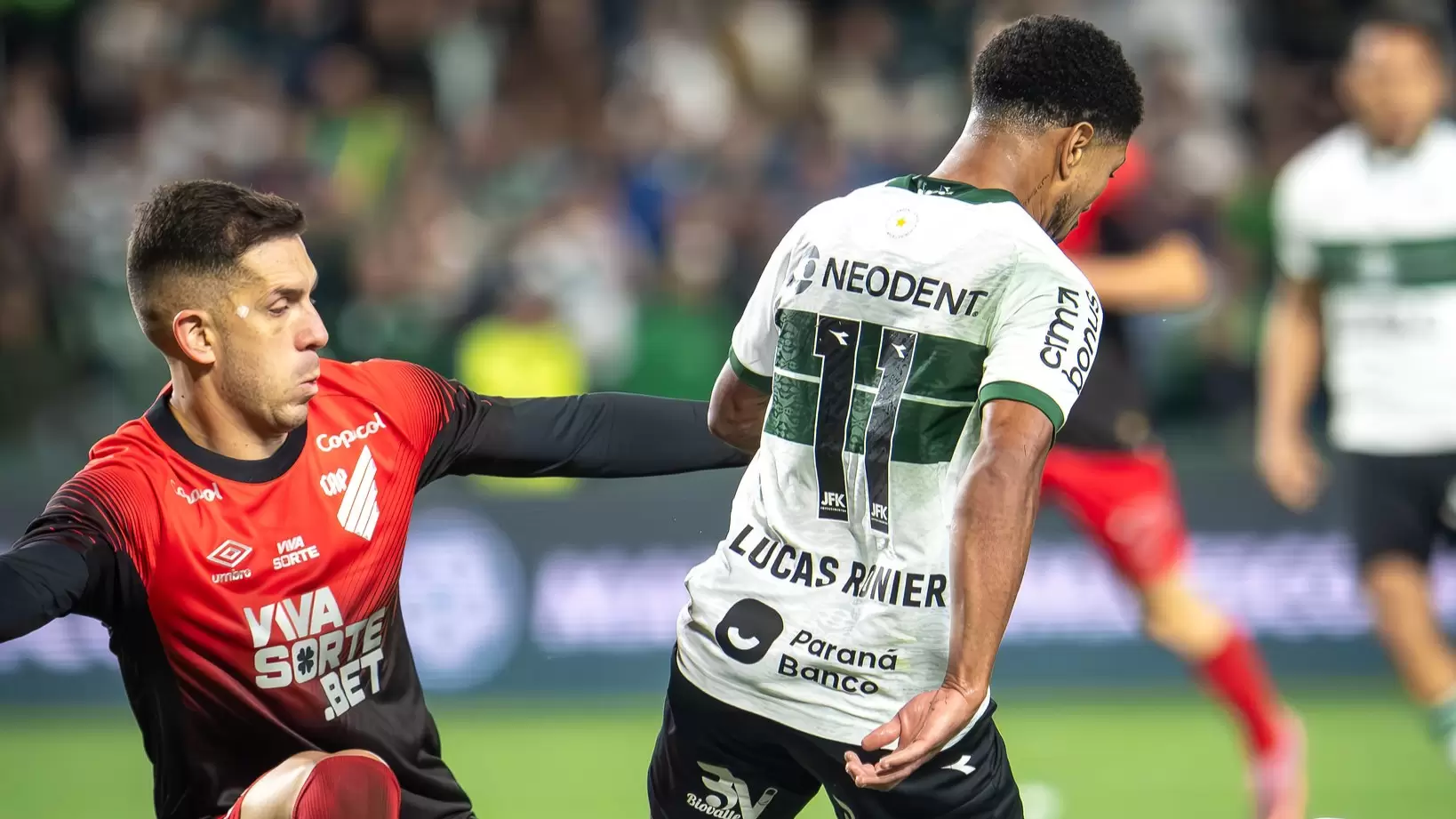 Clássico Atletiba, entre Athletico-PR e Coritiba, na Série B 2025. Foto: JP Pacheco/Coritiba