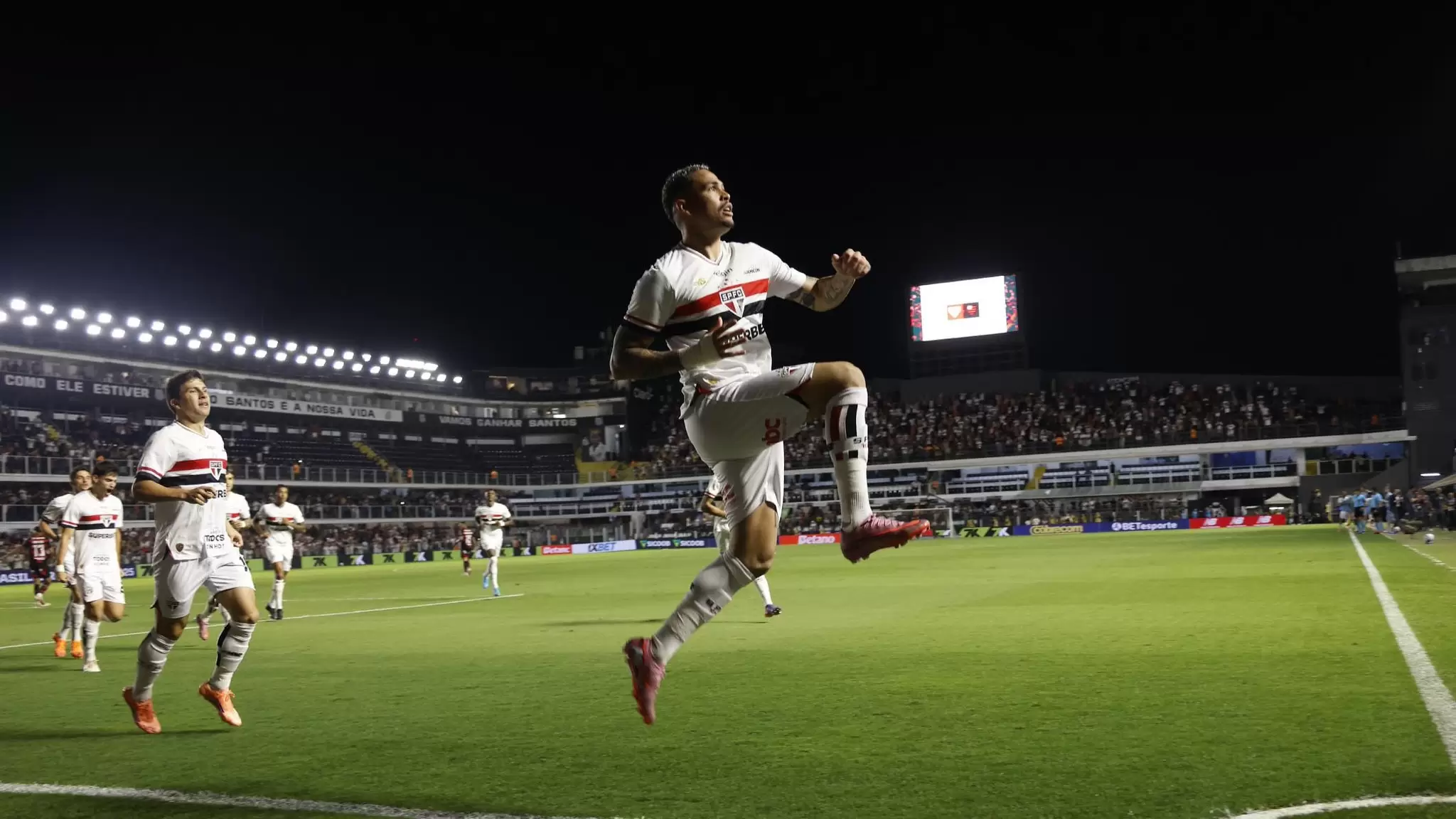 Luciano, do São Paulo, comemora gol no Brasileirão 2025. Foto: Rubens Chiri/Saopaulofc.net