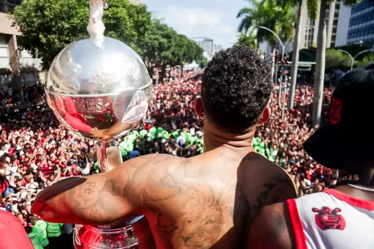 Flamengo com a taça da Libertadores