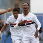 Jogadores do São Paulo comemroram gol diante do Atlético-MG na semifinal da Copa do Brasil Sub-20