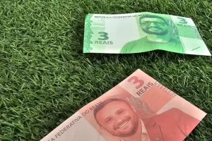 Cédulas falsas com fotos de dirigentes do Inter