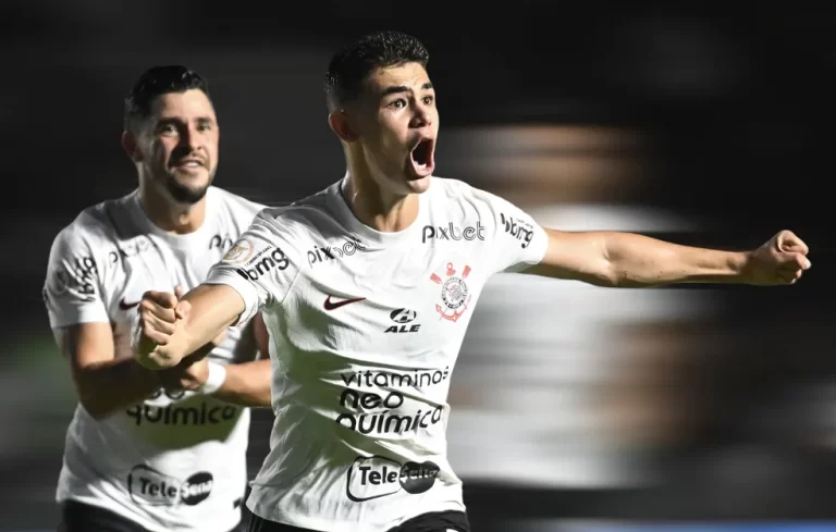 Gabriel Moscardo está próximo de trocar o Corinthians pelo PSG — Foto: André Durão