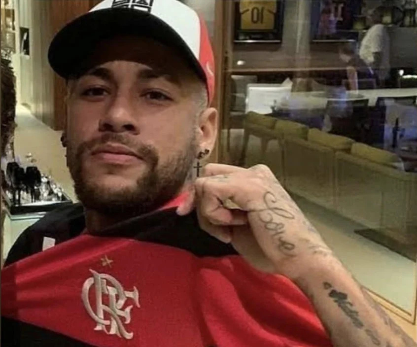 Neymar posa em foto com a camisa do Flamengo - Foto: Reprodução / Redes Sociais