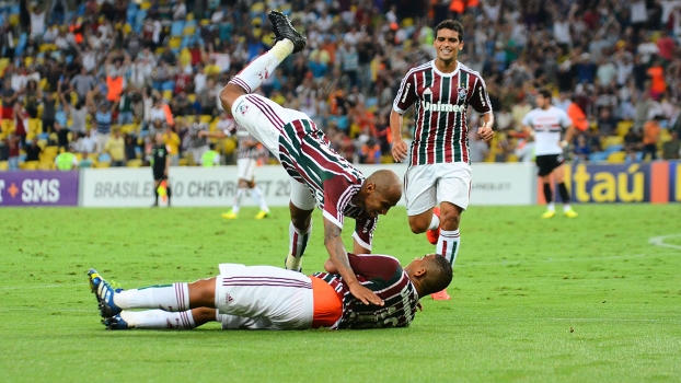 Walter deitou e rolou contra o São Paulo no Brasileirão de 2014 (Foto: Divulgação / Gazeta Press)