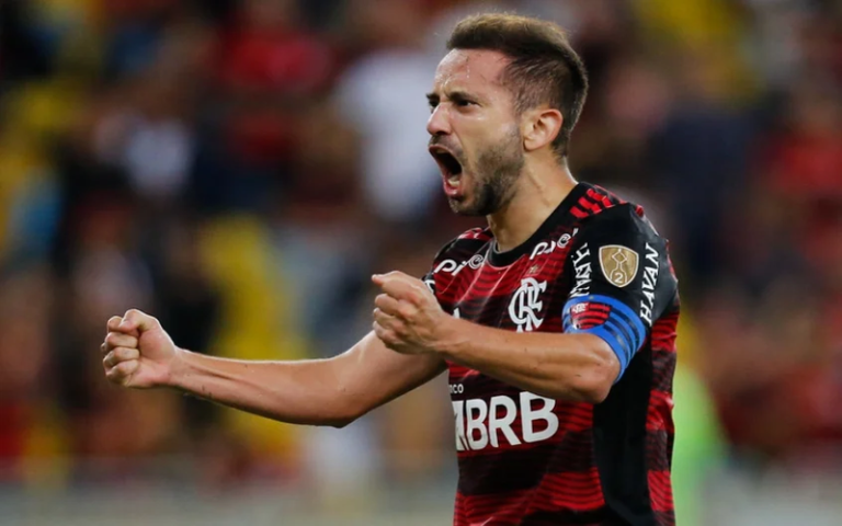 Everton Ribeiro: 10 votos