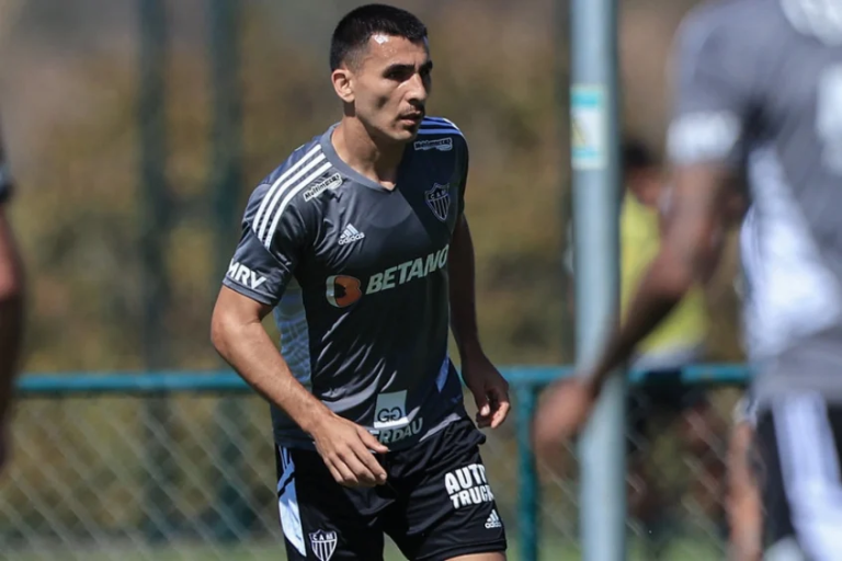 Rodrigo Caetano fala sobre saída de Junior Alonso do Atlético-MG e especulações: “Daqui cinco minutos irá surgir outro nome”