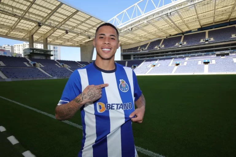 Kennyd, ex-Cuiabá e Goiás, é anunciado no Porto. Foto: Divulgação/FC Porto