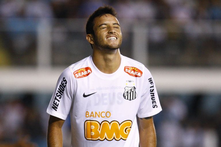 Felipe Anderson, em campo pelo Santos