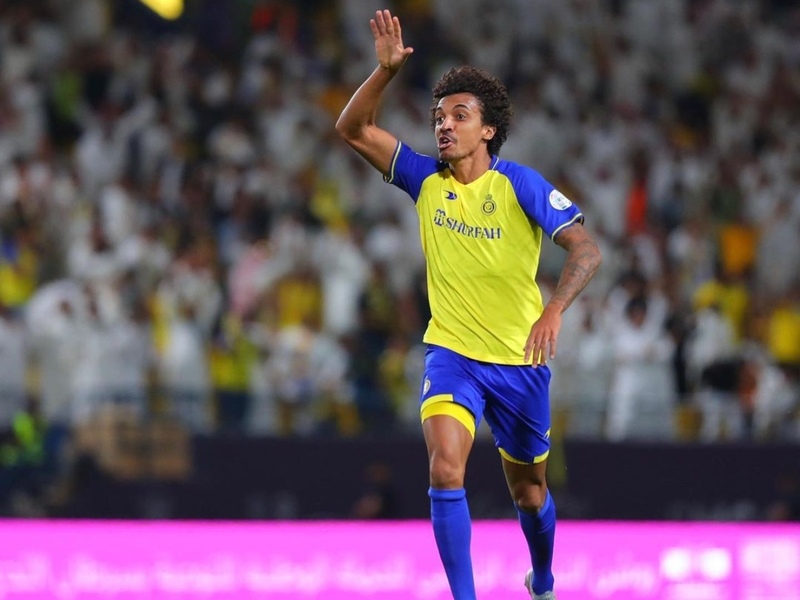 Luiz Gustavo joga no clube da Arábia Saudita desde o ano passado.