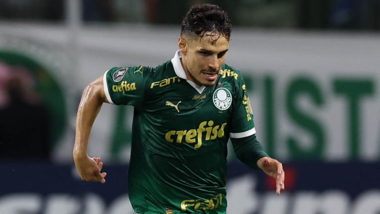 A atuação de Raphael Veiga contra o Liverpool