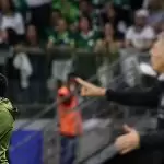 Abel Ferreira em jogo contra o Sporting Cristal pela fase de grupos, da Copa Libertadores