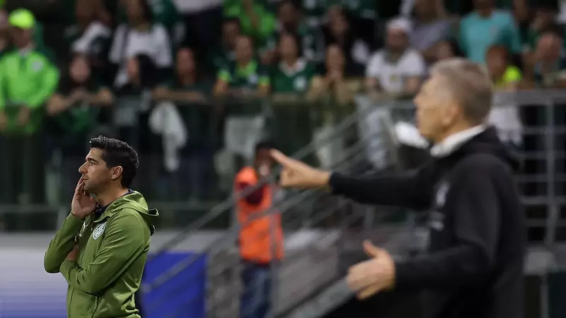 Abel Ferreira em jogo contra o Sporting Cristal pela fase de grupos, da Copa Libertadores