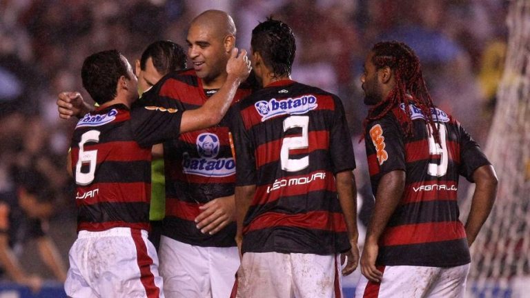 Adriano Imperador em ação pelo Flamengo