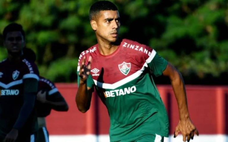 Alan em treino do Fluminense