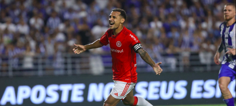 Alan Patrick comemora gol diante do CSA pela Copa do Brasil, em 2023