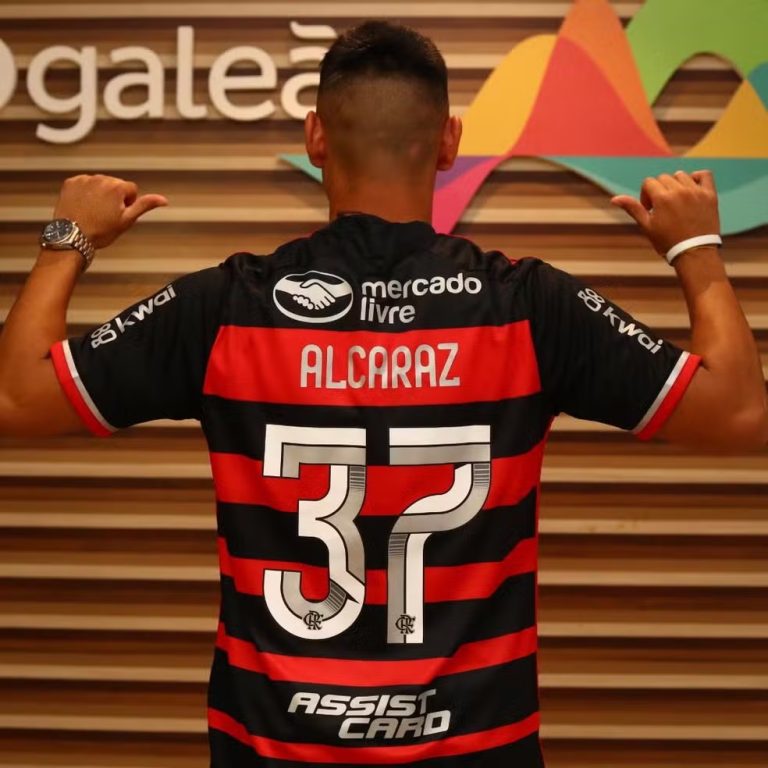 Alcaraz escolheu a camisa 37 no Flamengo