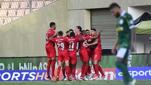 Athletico-PR comemora gol contra o Palmeiras