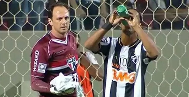 Ronaldinho Gaúcho e Rogério Ceni em 2013