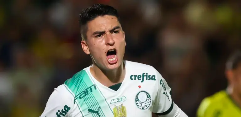 Atuesta comemora gol pelo Palmeiras em 2023