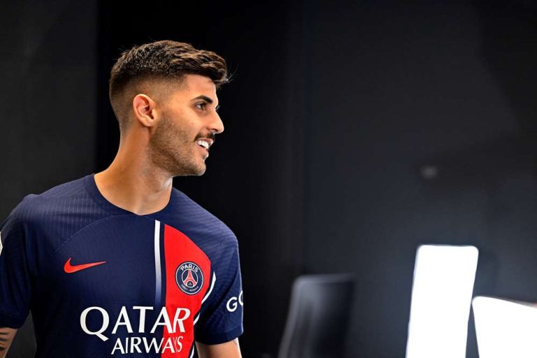 Beraldo foi anunciado no PSG