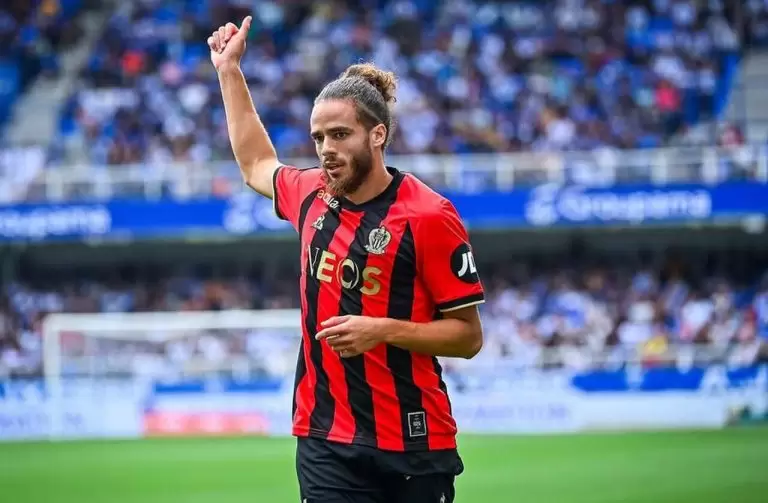 Billal Brahimi em campo