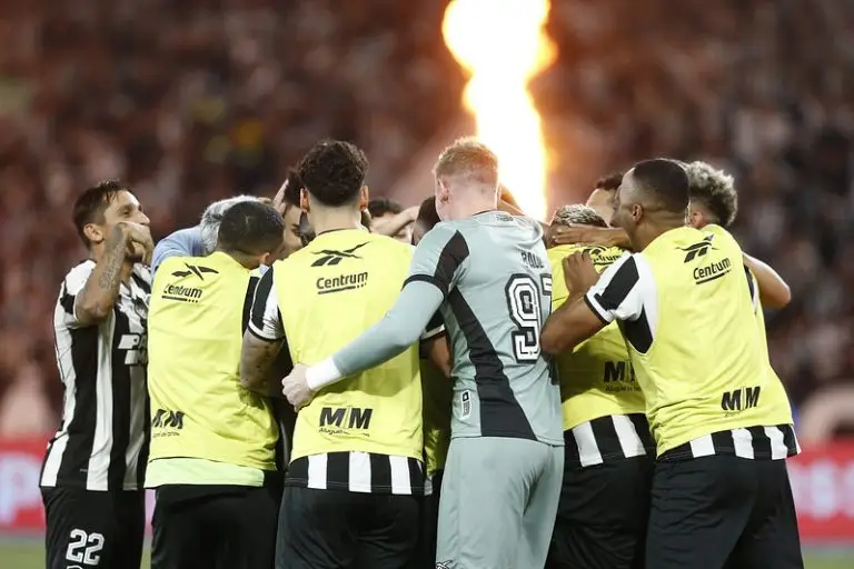 Botafogo 1 x 0 Internacional pelo Campeonato Brasileiro no Estadio Niltos Santos