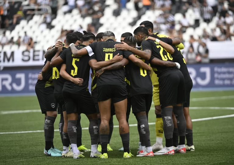 Quem está mais próximo de ser o novo técnico do Botafogo?