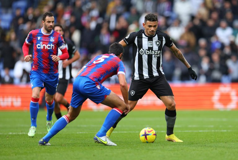 Botafogo enfrenta o Crystal Palace, na Inglaterra