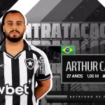 Botafogo anuncia Arthur Cabral