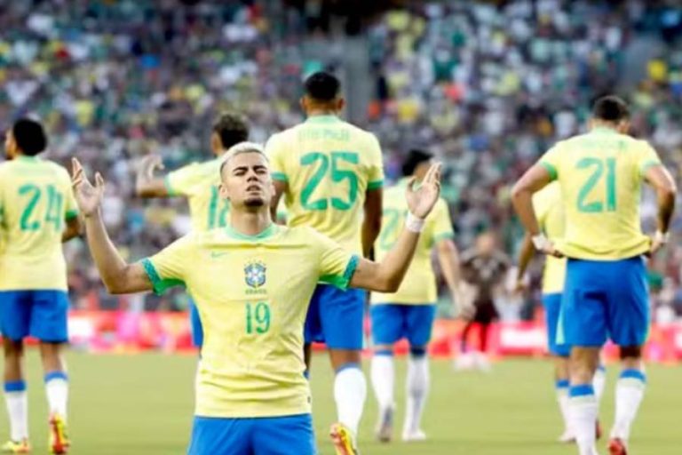 Andreas Pereira comemora o primeiro gol do Brasil contra o México