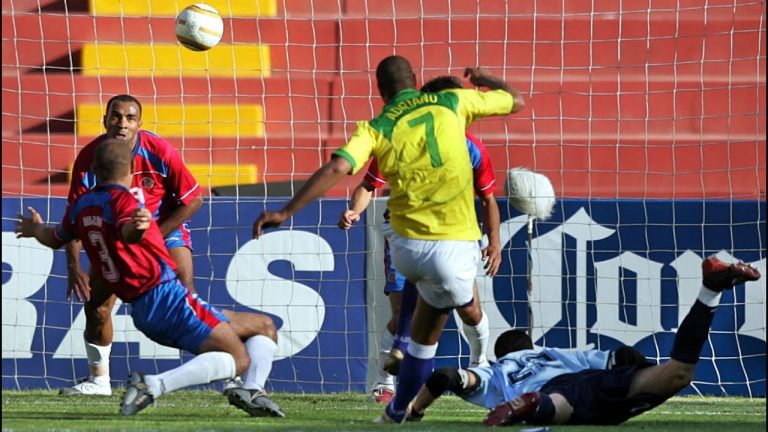 Brasil venceu Costa Rica na Copa América em 2004