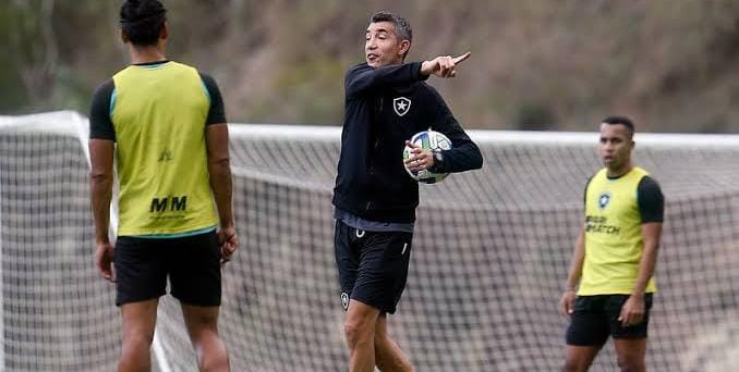 MUDANÇA DE PLANOS? Botafogo toma decisão importante sobre substituto de Tiquinho Soares