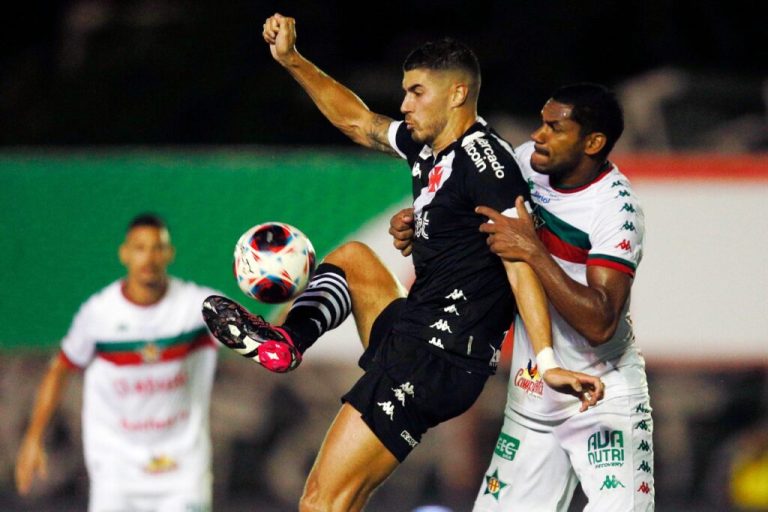 Vasco busca vitória no Campeonato Carioca.