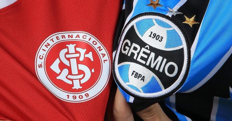 Camisas de Internacional e Grêmio lado a lado