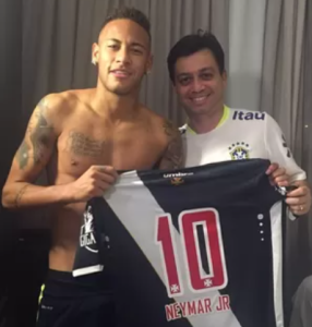 Neymar já postou com a camisa do Vasco