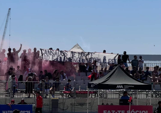 Torcedores do Leixões protestam contra possível compra do clube pelo Flamengo