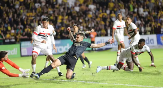 Criciúma x São Paulo - (Foto: Celso da Luz/Criciúma E.C