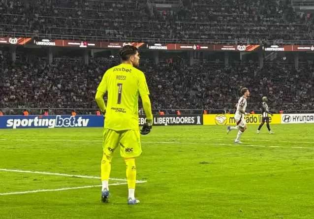 Rossi em campo pelo Flamengo na Copa Libertadores 2025