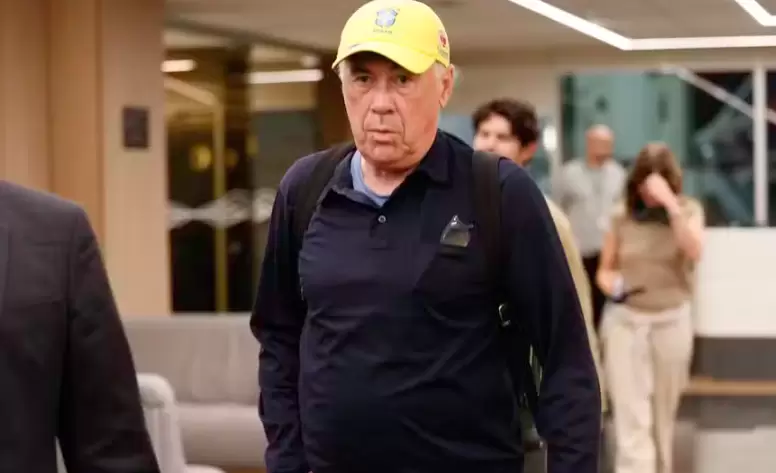 Carlo Ancelotti em sua chegada no Rio de Janeiro para comandar a Seleção Brasileira