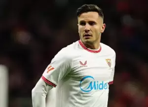 Saúl Ñíguez em campo pelo Sevilla