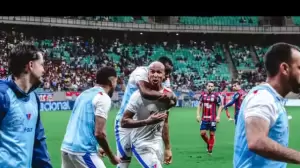 Deyverson comemorando gol na vitória do Fortaleza sobre o Bahia na Arena Castelão, pelo Campeonato Brasileiro 2025