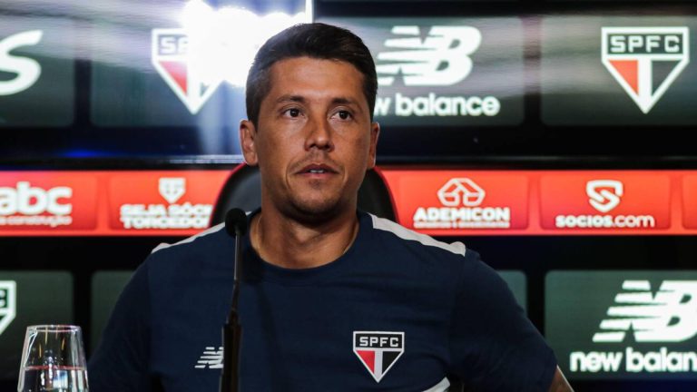 Milhões! Quanto o São Paulo pagará de multa pela demissão do técnico Thiago Carpini?