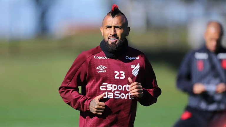 Com futuro indefinido no Athletico-PR, Vidal tem números vexatórios no futebol brasileiro