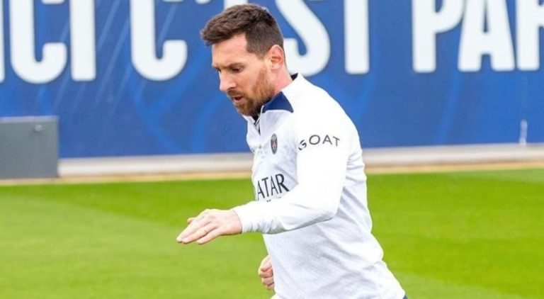 Com o rabo entre as pernas, Messi volta aos treinos do PSG