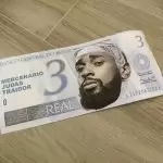 Com xingamentos e notas falsas de R$ 3, torcedores do Flamengo protestam contra Gerson no AeroFla