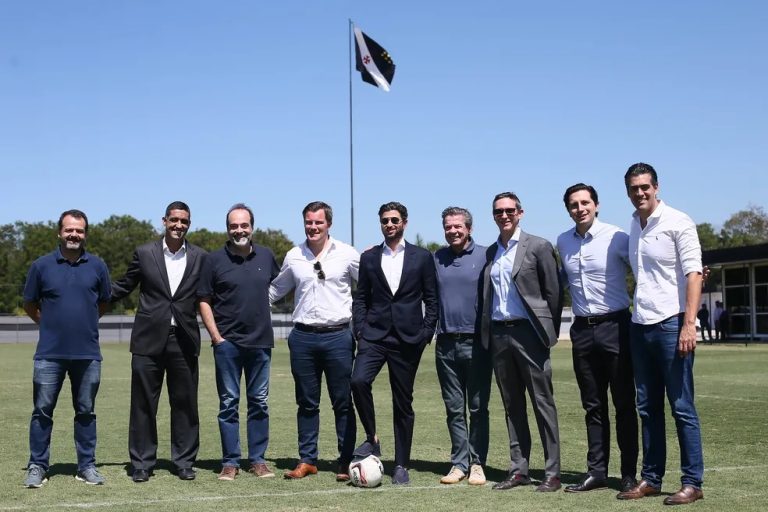 Comitiva da 777 Partners em visita ao CT do Vasco em 2022