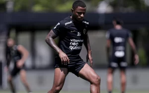 Palacios em treino do Corinthians.