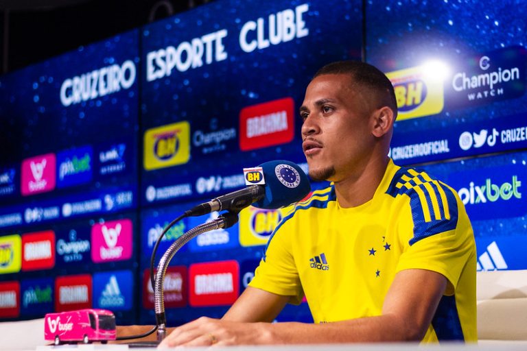 João Paulo em entrevista coletiva no Cruzeiro