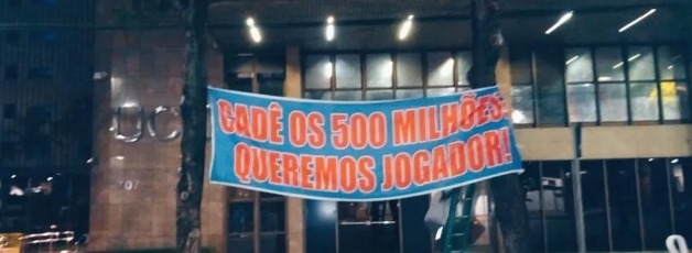 Faixas de protesto ao Cruzeiro