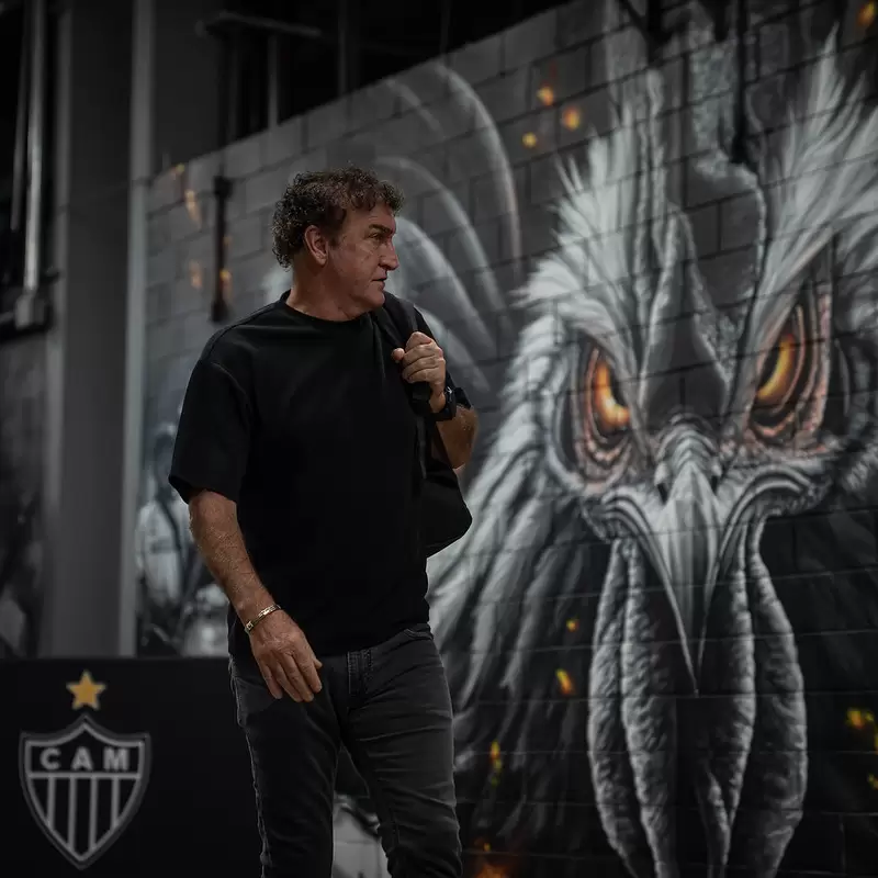 Cuca antes do jogo entre Atlético MG x Maringá pela Copa do Brasil 2025